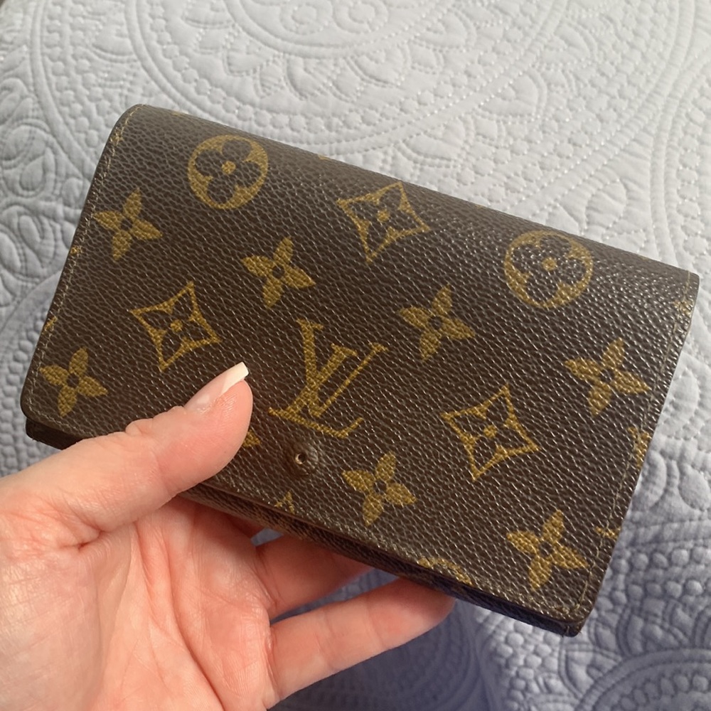 Louis Vuitton Monogram Canvas Brown & Gold Wallet - Picture 16 of 16
